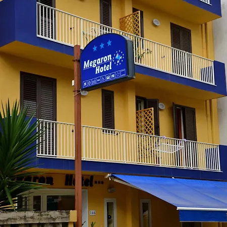 Отель Megaron 3*